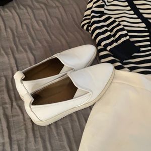 White loafers from Everlane  in great pre-owned condition